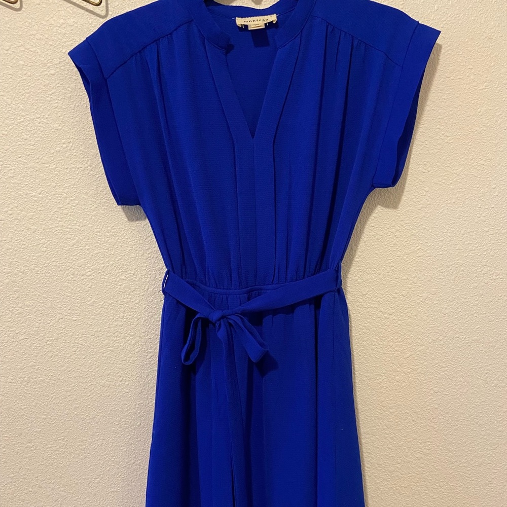 Above the knee dress with cap sleeves